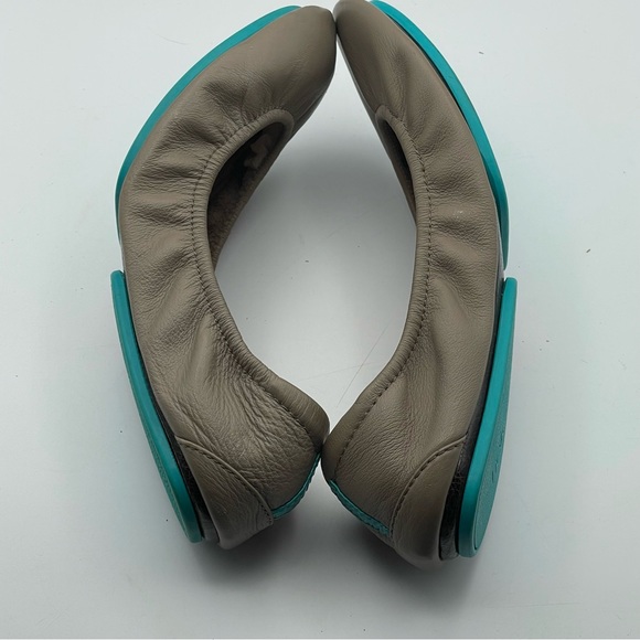 Taupe Tieks size 7 Classic Leather Ballet Flats - Picture 9 of 13